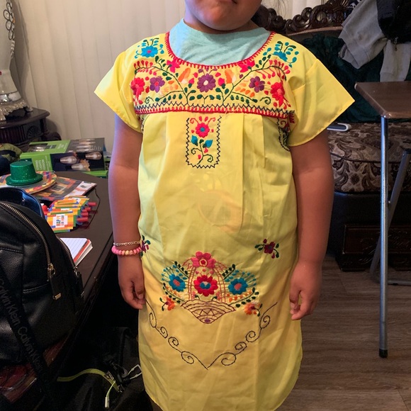Artesanal yellow dress for girls size 7/8 YGN - Picture 3 of 3